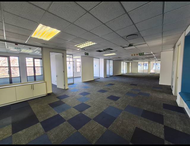 1,311M² OFFICE TO LET IN SANDTON CENTRAL